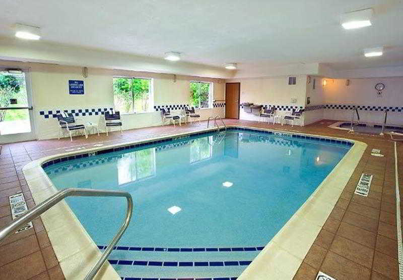 فندق Fairfield Inn & Suites Traverse City