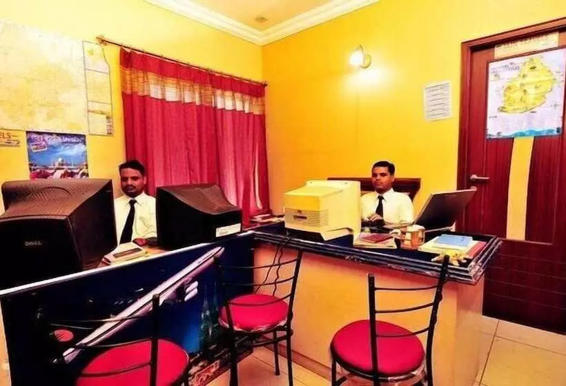 Отель Ratnawali