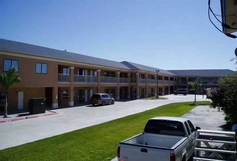 בית מלון כפרי Texas Inn & Suites