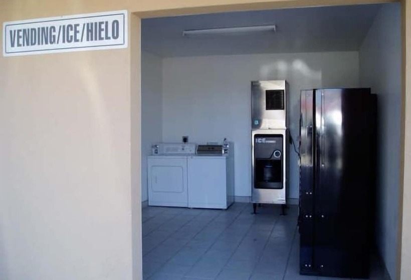 فندق Texas Inn & Suites