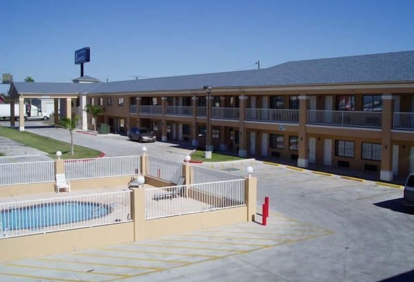 فندق Texas Inn & Suites