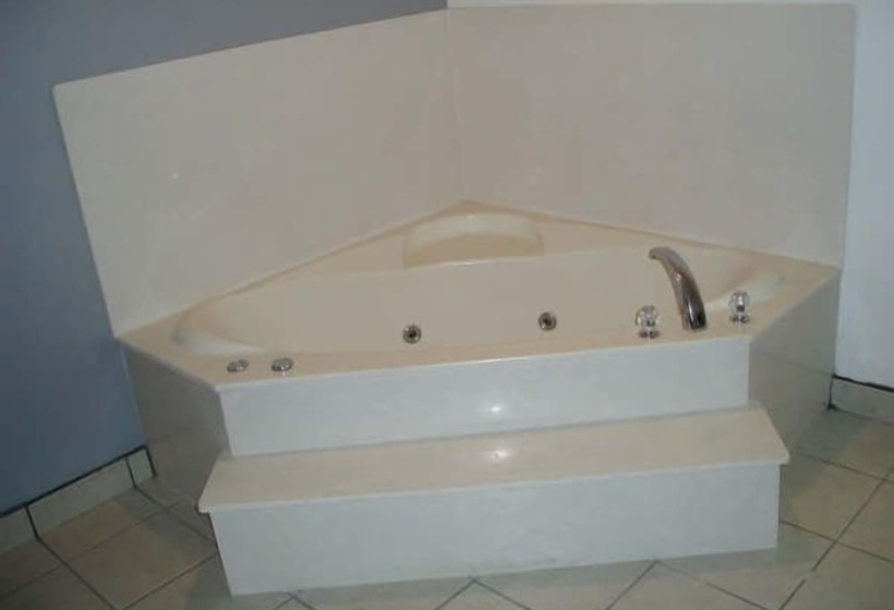 فندق Texas Inn & Suites