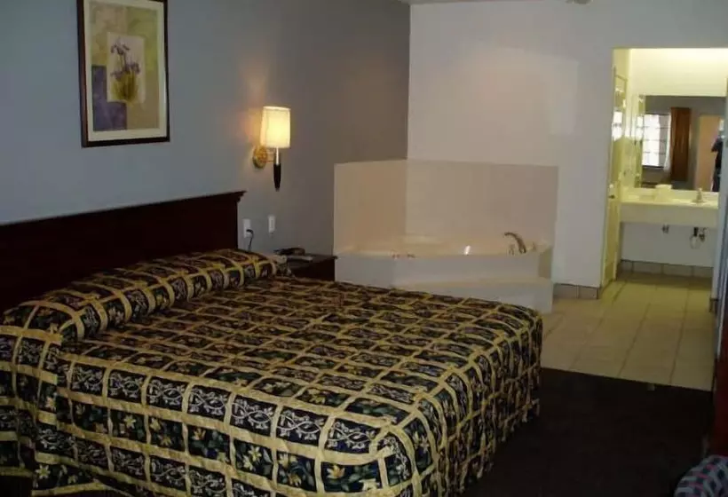 בית מלון כפרי Texas Inn & Suites