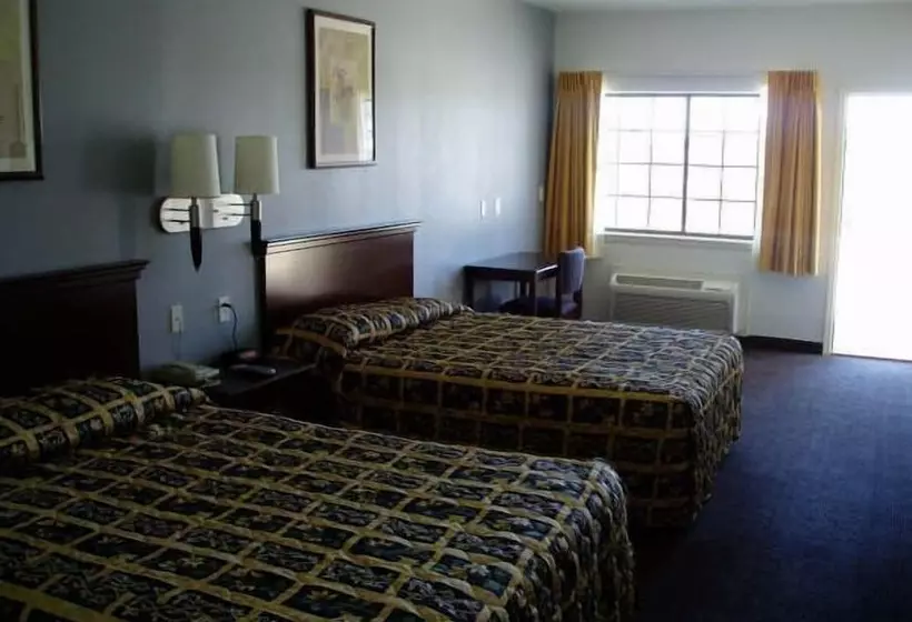 בית מלון כפרי Texas Inn & Suites