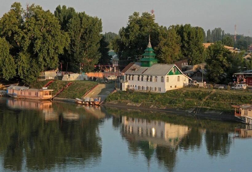 فندق The Residency