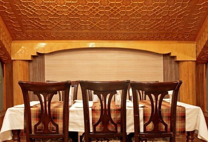 فندق The Residency