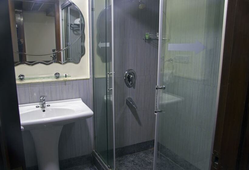 فندق The Residency