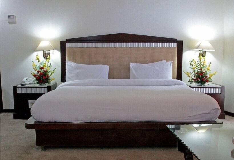 فندق The Residency