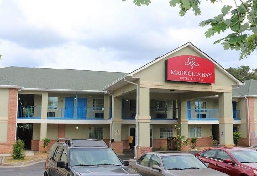 Magnolia Bay Hotel & Suites