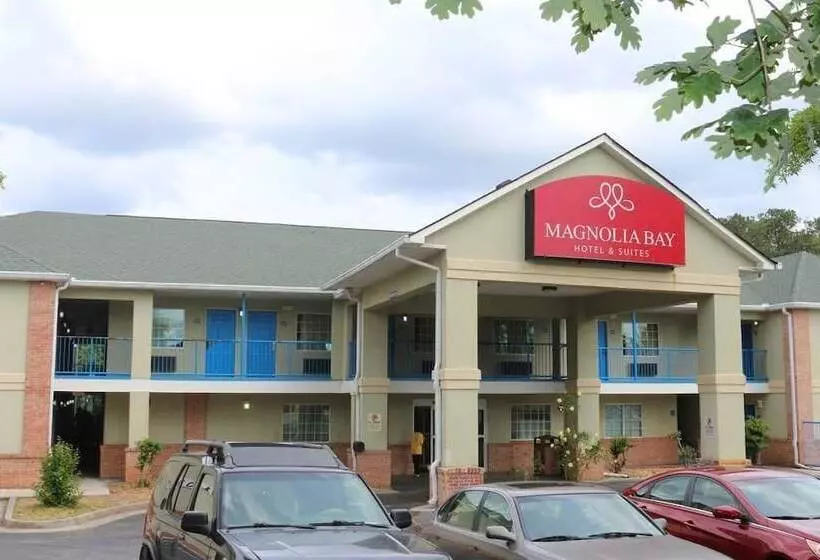 Magnolia Bay Hotel & Suites