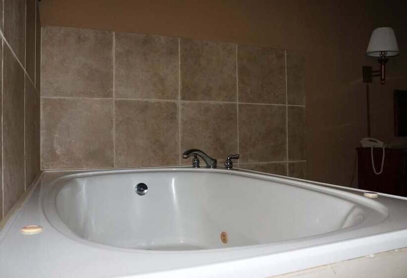 Magnolia Bay Hotel & Suites