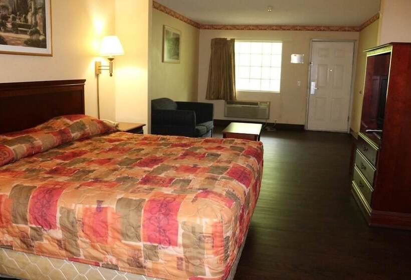 Magnolia Bay Hotel & Suites