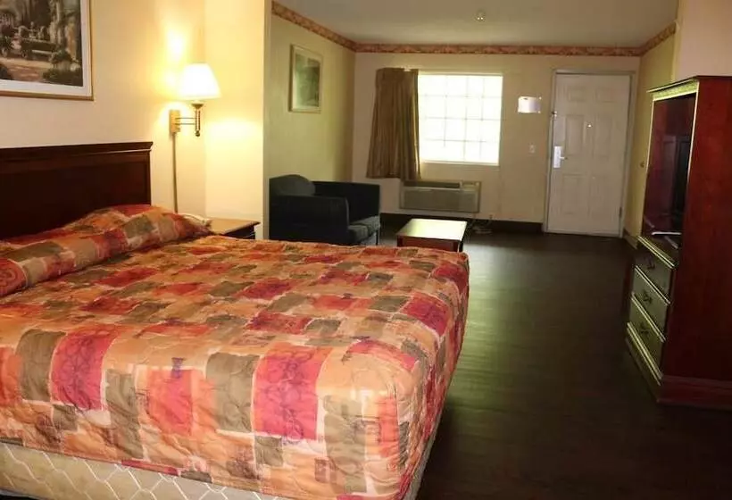 Magnolia Bay Hotel & Suites