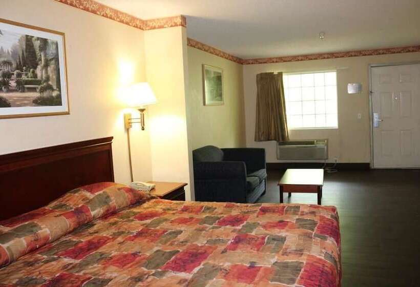 Magnolia Bay Hotel & Suites