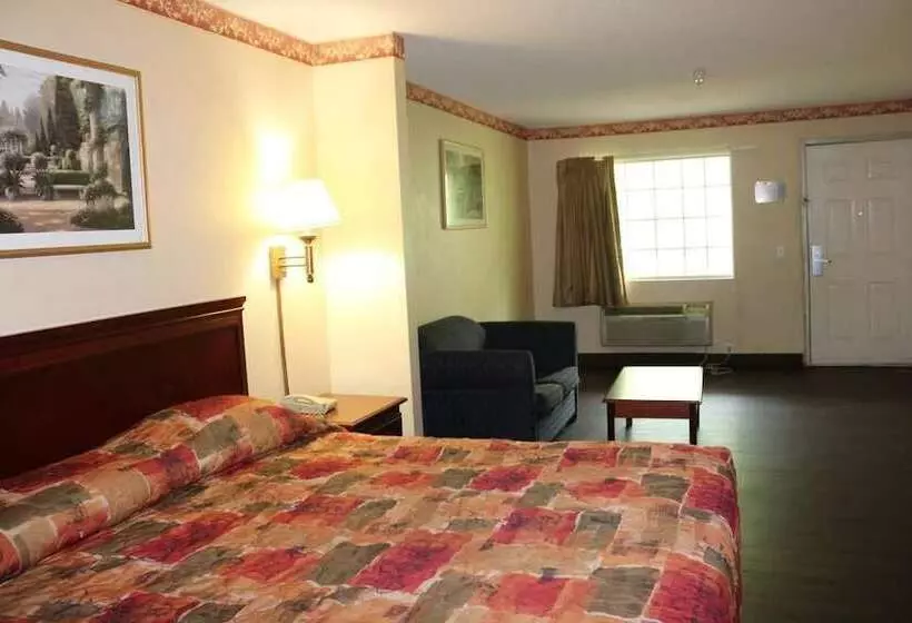 Magnolia Bay Hotel & Suites