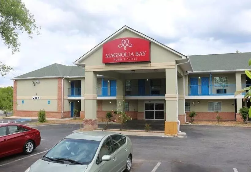 Magnolia Bay Hotel & Suites