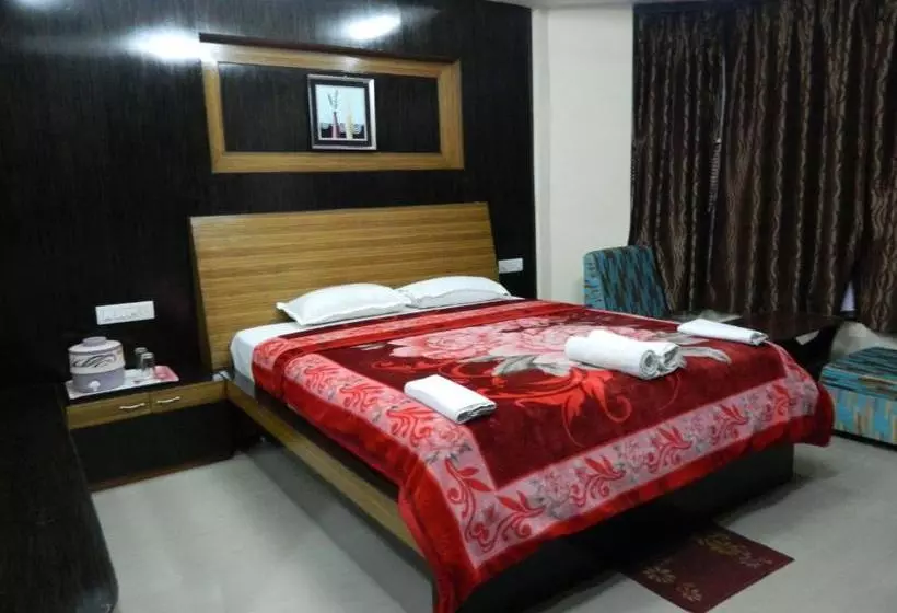 リゾートホテル Shree Gajanana   Lift  Wifi With Restaurant Facilities Near Sea Beach Best Choice Of Travellers By M