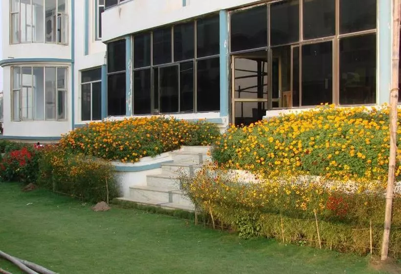 リゾートホテル Shree Gajanana   Lift  Wifi With Restaurant Facilities Near Sea Beach Best Choice Of Travellers By M