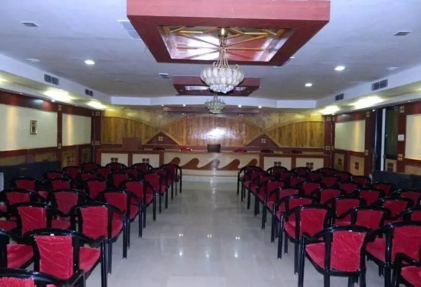 リゾートホテル Shree Gajanana   Lift  Wifi With Restaurant Facilities Near Sea Beach Best Choice Of Travellers By M