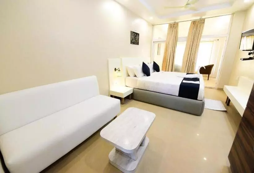 リゾートホテル Shree Gajanana   Lift  Wifi With Restaurant Facilities Near Sea Beach Best Choice Of Travellers By M