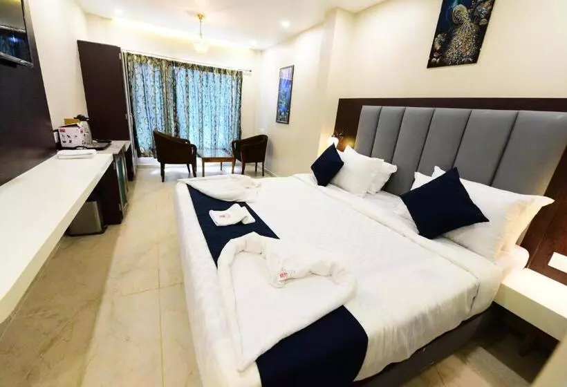 リゾートホテル Shree Gajanana   Lift  Wifi With Restaurant Facilities Near Sea Beach Best Choice Of Travellers By M