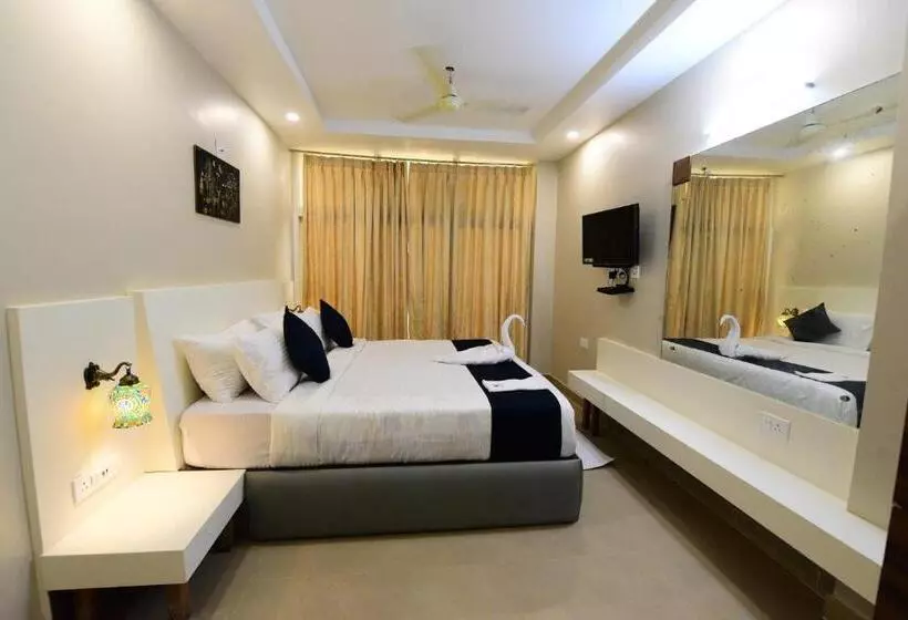 リゾートホテル Shree Gajanana   Lift  Wifi With Restaurant Facilities Near Sea Beach Best Choice Of Travellers By M