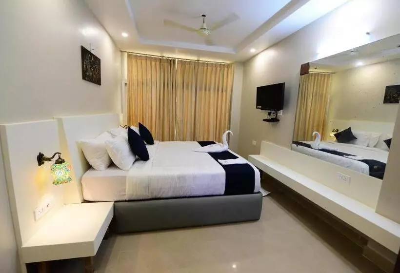 リゾートホテル Shree Gajanana   Lift  Wifi With Restaurant Facilities Near Sea Beach Best Choice Of Travellers By M