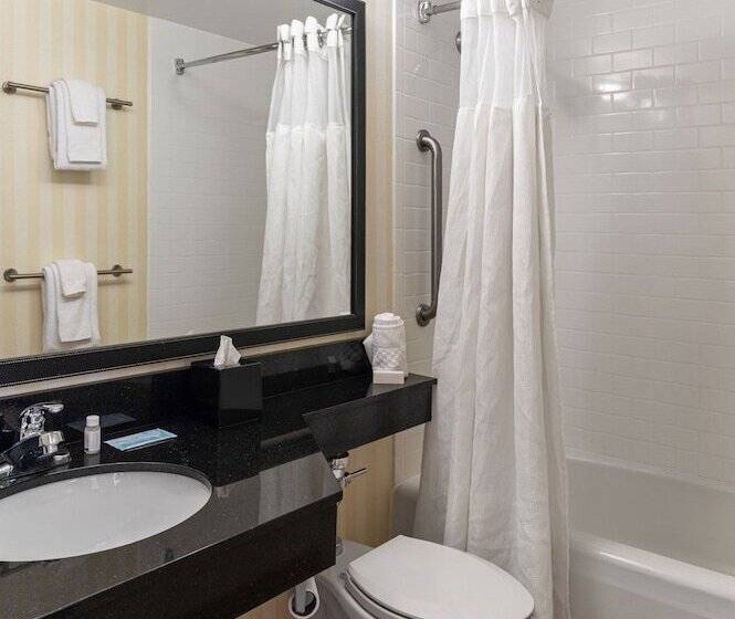 فندق Chester Inn & Suites