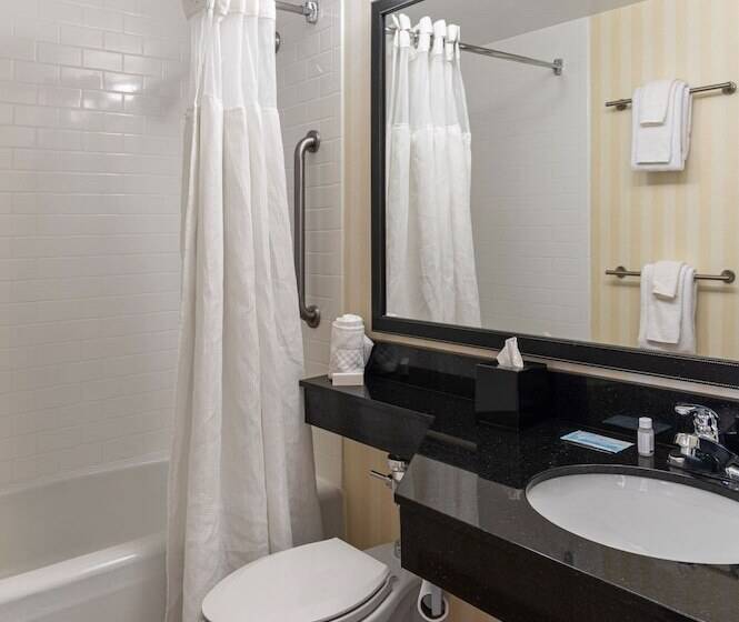 فندق Chester Inn & Suites