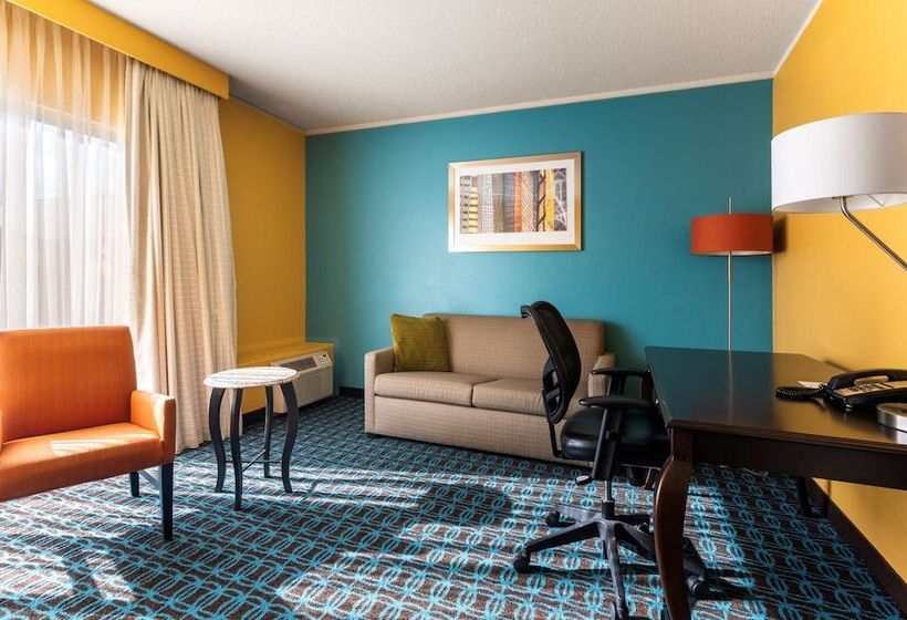 فندق Chester Inn & Suites