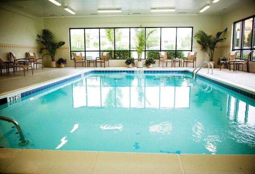 فندق Chester Inn & Suites