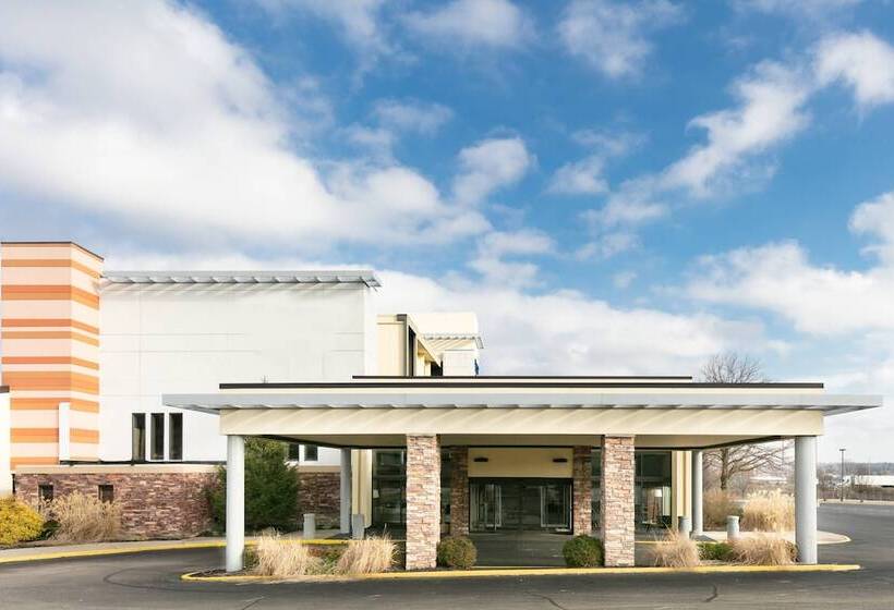 فندق Chester Inn & Suites