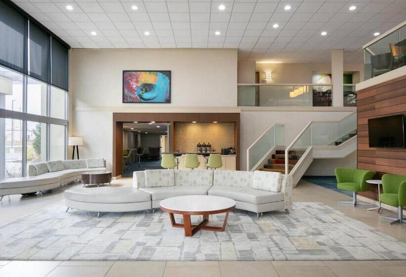 فندق Chester Inn & Suites