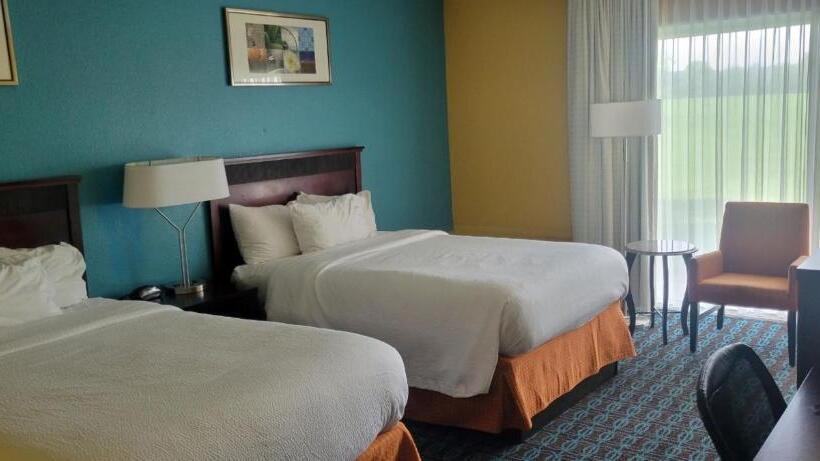 فندق Chester Inn & Suites