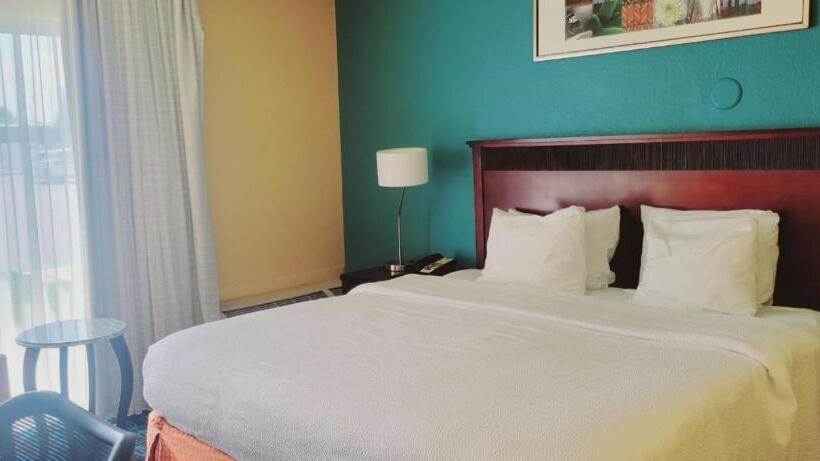 فندق Chester Inn & Suites