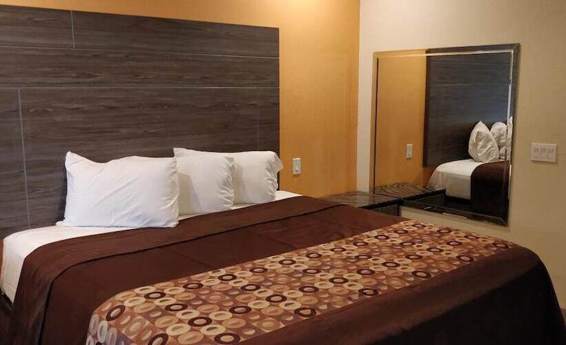 בית מלון כפרי Regency Inn And Suites Galena Park