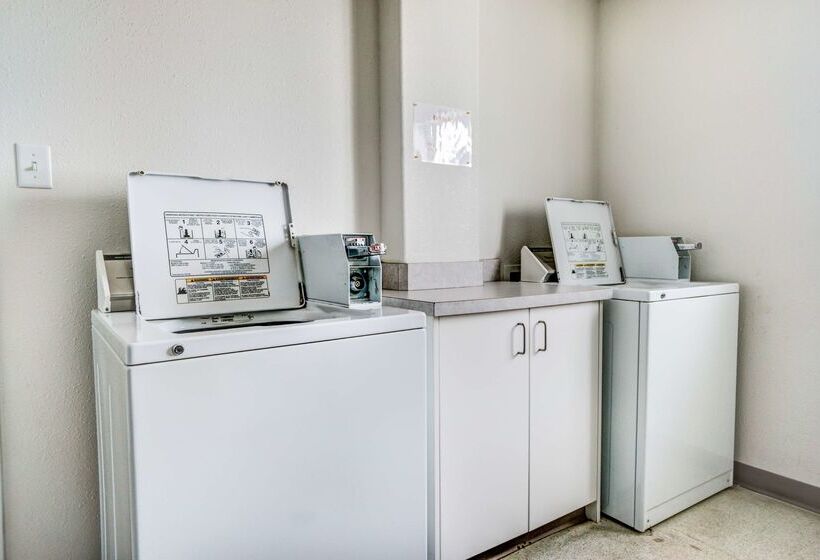 Motel 6 Red Deer, Ab