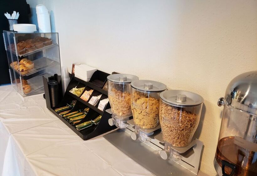 Motel 6 Red Deer, Ab