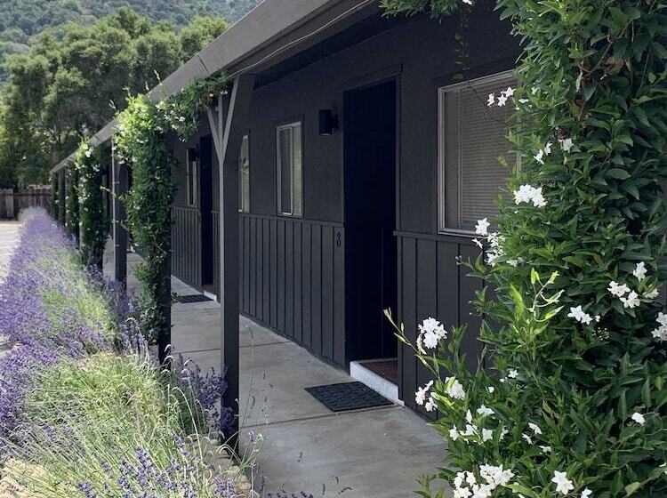 Курорт Hidden Valley Inn