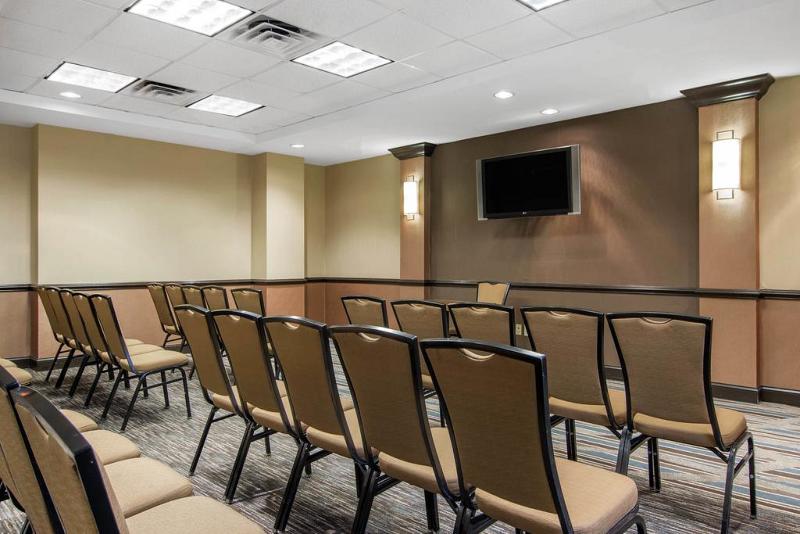 Отель Americinn By Wyndham Stonecrest Near Atlanta