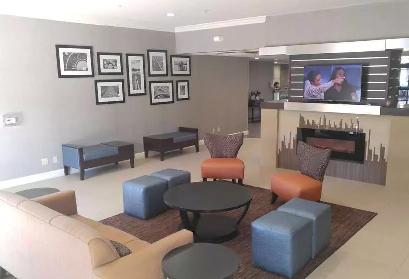 酒店 Best Western Plus Delta Inn & Suites