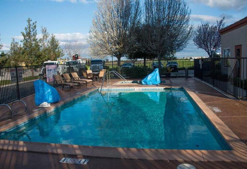 فندق Best Western Plus Delta Inn & Suites