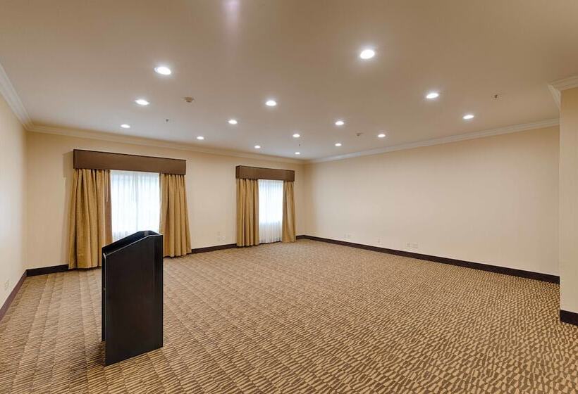 فندق Best Western Plus Delta Inn & Suites