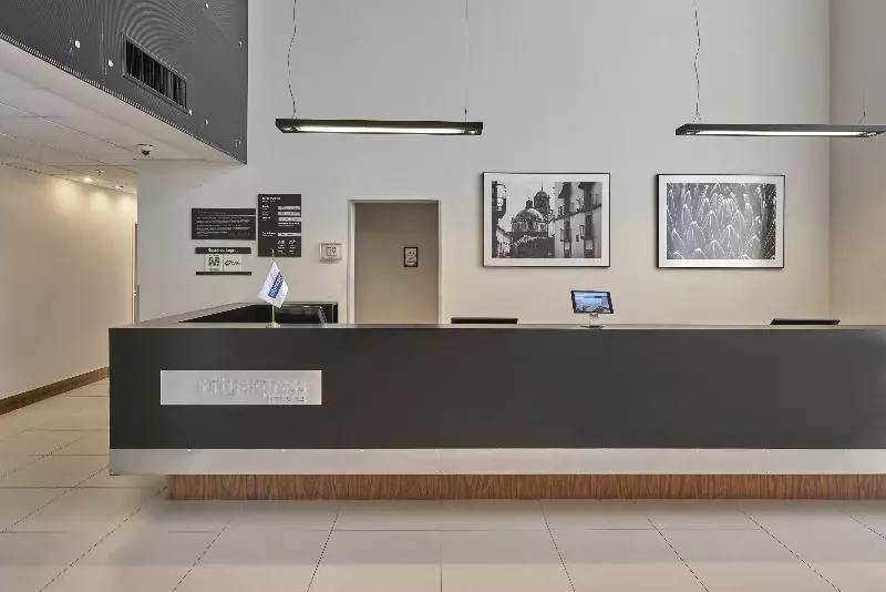 Hotel City Express By Marriott Queretaro Jurica