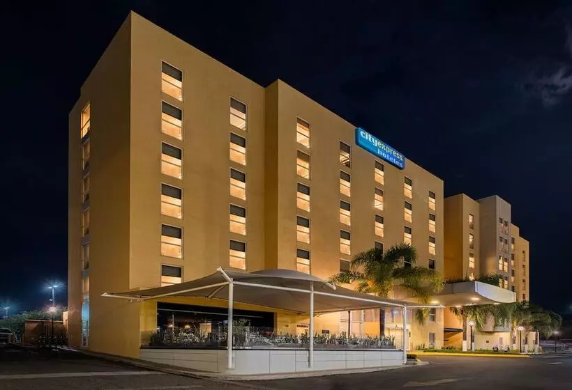Hotel City Express By Marriott Queretaro Jurica