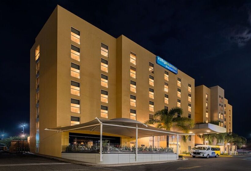 Отель City Express By Marriott Queretaro Jurica