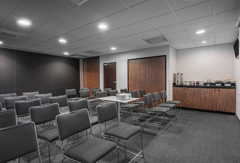 Отель City Express By Marriott Queretaro Jurica