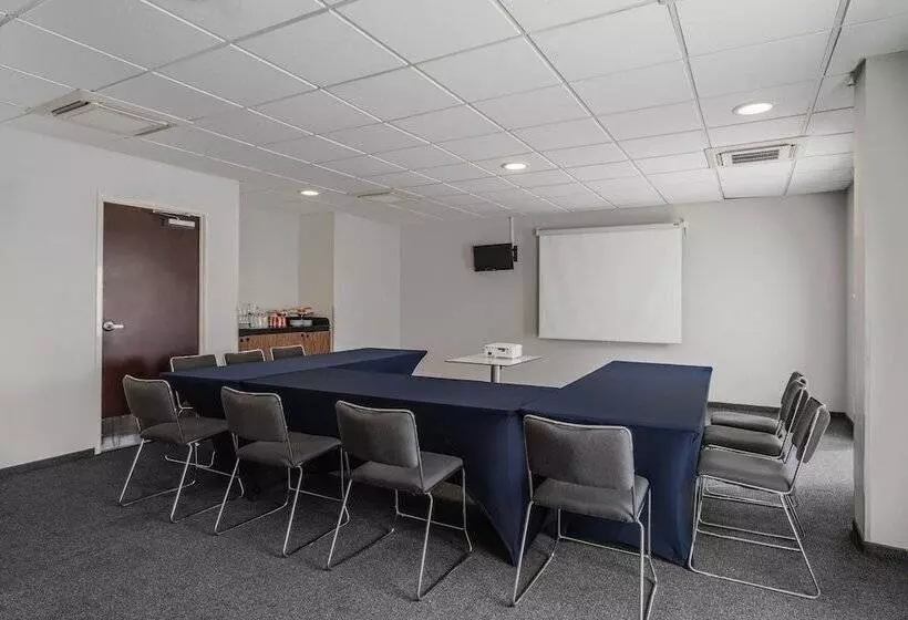 Hotel City Express By Marriott Queretaro Jurica