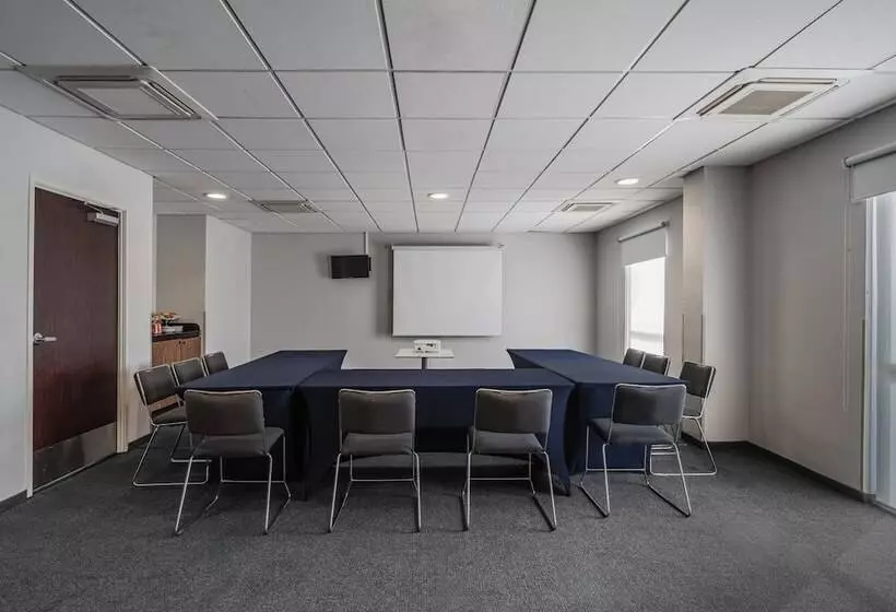 Hotel City Express By Marriott Queretaro Jurica