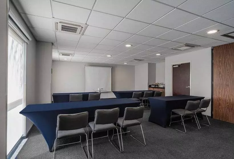 Hotel City Express By Marriott Queretaro Jurica